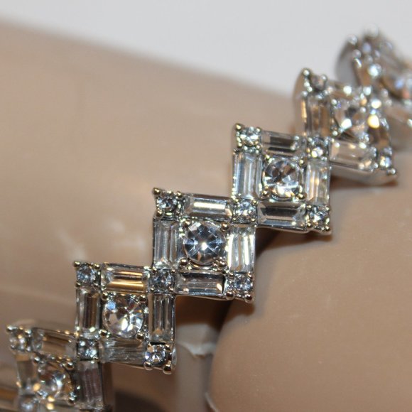 Stunning baguette Crystal Cluster bangle bracelet Silver-Tone NWT in Gift Box - Picture 4 of 9